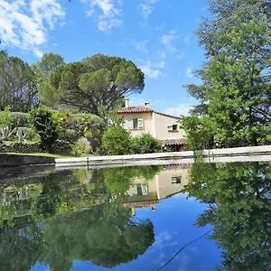  Bed & Breakfast Le Mas Des Oliviers